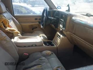 ✅ 2000 Chevrolet Suburban LS • VIN: 3GNEC16TXYG190960 • Лот: 41591948. Опубликован ранее на IAAI с пробегом 230 159 миль. Бесплатный доступ к архиву аукционных продаж из США и подробный отчёт об истории автомобиля на DreamBid. Изображение 5.