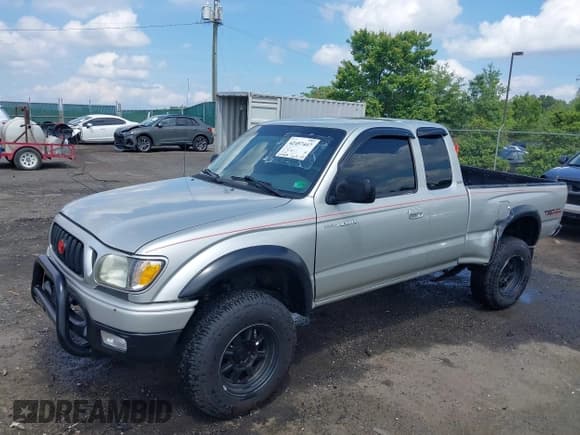✅ 2004 Toyota Tacoma • VIN: 5TEWN72N84Z402318 • Lot: 42457447. Wystawiony na IAAI z przebiegiem 215 000 mil. Bezpłatny archiwum sprzedaży aukcyjnych z USA i szczegółowy raport historii pojazdu na DreamBid. Zdjęcie 2.
