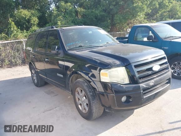 ✅ 2008 Ford Expedition Limited • VIN: 1FMFU19578LA02157 • Lot: 42932352. Wystawiony na IAAI z przebiegiem 208 861 mil. Bezpłatny archiwum sprzedaży aukcyjnych z USA i szczegółowy raport historii pojazdu na DreamBid. Zdjęcie 1.