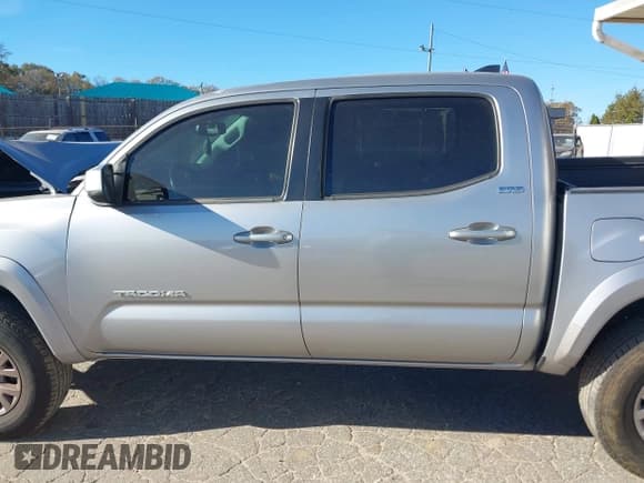 ✅ 2017 Toyota Tacoma TRD Off Road • VIN: 3TMAZ5CN4HM026186 • Lot: 43687507. Wystawiony na IAAI z przebiegiem 92 258 mil. Bezpłatny archiwum sprzedaży aukcyjnych z USA i szczegółowy raport historii pojazdu na DreamBid. Zdjęcie 14.
