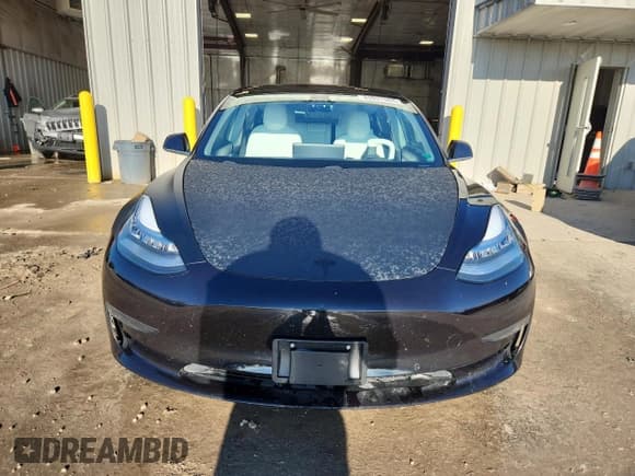 ✅ 2018 Tesla Model 3 Long Range Battery • VIN: 5YJ3E1EB1JF099266 • Lot: 69037565. Wystawiony na Copart z przebiegiem 86 759 mil. Bezpłatny archiwum sprzedaży aukcyjnych z USA i szczegółowy raport historii pojazdu na DreamBid. Zdjęcie 5.