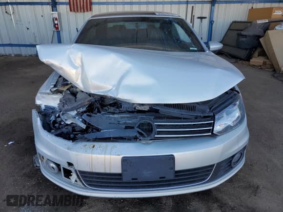 ✅ 2012 Volkswagen Eos Komfort • VIN: WVWBW7AH8CV002767 • Lot: 90824635. Wystawiony na Copart z przebiegiem 113 831 mil. Bezpłatny archiwum sprzedaży aukcyjnych z USA i szczegółowy raport historii pojazdu na DreamBid. Zdjęcie 5.