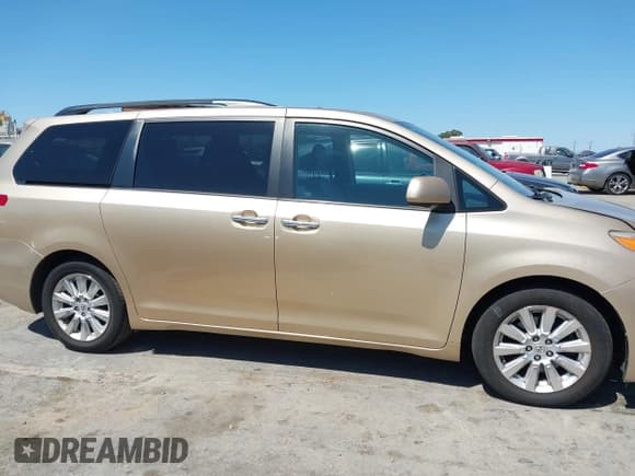 ✅ 2011 Toyota Sienna XLE • VIN: 5TDDK3DC6BS005124 • Lot: 42854847. Listed on IAAI with 234,597 mi. Free auction sales archive from the USA and detailed vehicle history report at DreamBid. Image 13.