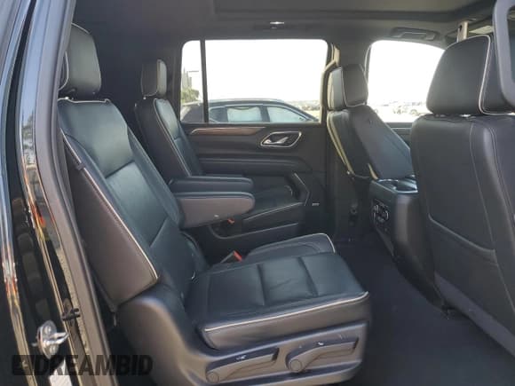 ✅ 2021 Chevrolet Suburban Premier • VIN: 1GNSCFKD9MR313379 • Lot: 81958015. Wystawiony na Copart z przebiegiem 89 882 mil. Bezpłatny archiwum sprzedaży aukcyjnych z USA i szczegółowy raport historii pojazdu na DreamBid. Zdjęcie 11.