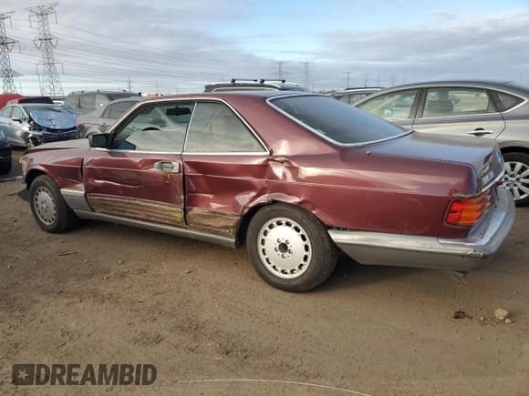 ✅ 1989 Mercedes-Benz 560 560SEC • VIN: WDBCA45D6KA429152 • Лот: 82880234. Опубликован ранее на Copart с пробегом 121 969 миль. Бесплатный доступ к архиву аукционных продаж из США и подробный отчёт об истории автомобиля на DreamBid. Изображение 2.
