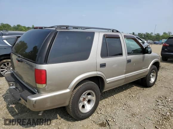 2004 Chevrolet Blazer Fleet z VIN 1GNCS13XX4K105491, wystawiony jako Copart lot #59586045 z przebiegiem 122 122 mil mil oraz Czysty tytuł • Clean title. Historia ofert i sprzedaży dostępna na DreamBid. Obrazek 3.