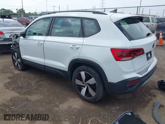 ✅ 2024 Volkswagen Taos S • VIN: 3VV8X7B25RM041693 • Lot: 42487674. Wystawiony na IAAI z przebiegiem 5 214 mil. Bezpłatny archiwum sprzedaży aukcyjnych z USA i szczegółowy raport historii pojazdu na DreamBid. Zdjęcie 3.