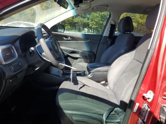 ✅ 2017 Kia Sorento LX • VIN: 5XYPG4A58HG197727 • Lot: 89817325. Listed on Copart with 116,107 mi. Free auction sales archive from the USA and detailed vehicle history report at DreamBid. Image 7.