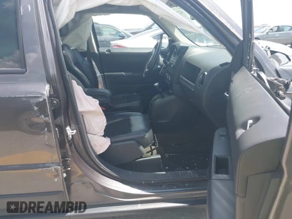 ✅ 2016 Jeep Patriot Sport • VIN: 1C4NJPBB2GD731316 • Lot: 42732743. Wystawiony na IAAI z przebiegiem 96 839 mil. Bezpłatny archiwum sprzedaży aukcyjnych z USA i szczegółowy raport historii pojazdu na DreamBid. Zdjęcie 5.