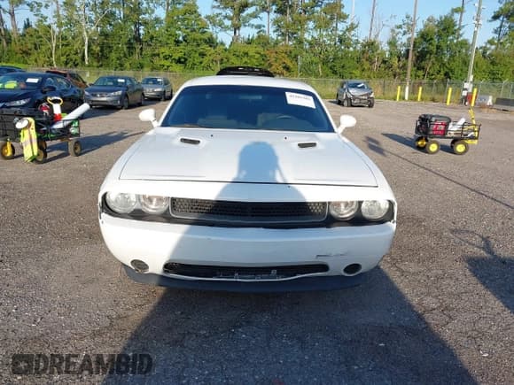 ✅ 2014 Dodge Challenger SXT Plus • VIN: 2C3CDYAGXEH184866 • Lot: 43185303. Listed on IAAI with 187,075 mi. Free auction sales archive from the USA and detailed vehicle history report at DreamBid. Image 12.