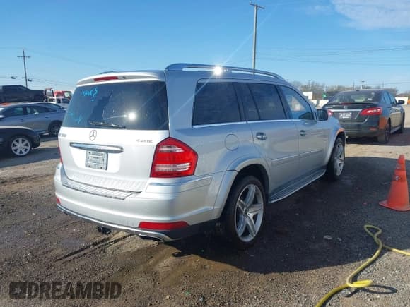 ✅ 2010 Mercedes-Benz GL 550 • VIN: 4JGBF8GE4AA573417 • Lot: 43727020. Wystawiony na IAAI z przebiegiem 184 232 mil. Bezpłatny archiwum sprzedaży aukcyjnych z USA i szczegółowy raport historii pojazdu na DreamBid. Zdjęcie 4.