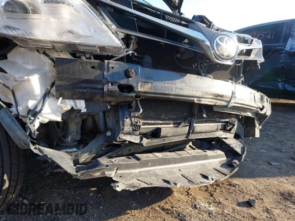 ✅ 2018 Toyota Sienna XLE • VIN: 5TDDZ3DC9JS207367 • Lot: 41877615. Listed on IAAI with 104,500 mi. Free auction sales archive from the USA and detailed vehicle history report at DreamBid. Image 6.