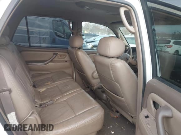 ✅ 2002 Toyota Sequoia SR5 • VIN: 5TDZT34A52S128205 • Lot: 43780619. Listed on IAAI with 270,701 mi. Free auction sales archive from the USA and detailed vehicle history report at DreamBid. Image 8.