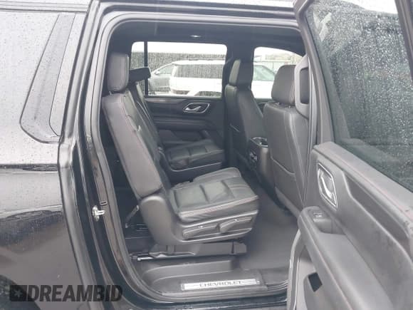 ✅ 2022 Chevrolet Suburban RST • VIN: 1GNSKEKD3NR231663 • Lot: 43295044. Listed on IAAI with Not provided. Free auction sales archive from the USA and detailed vehicle history report at DreamBid. Image 8.