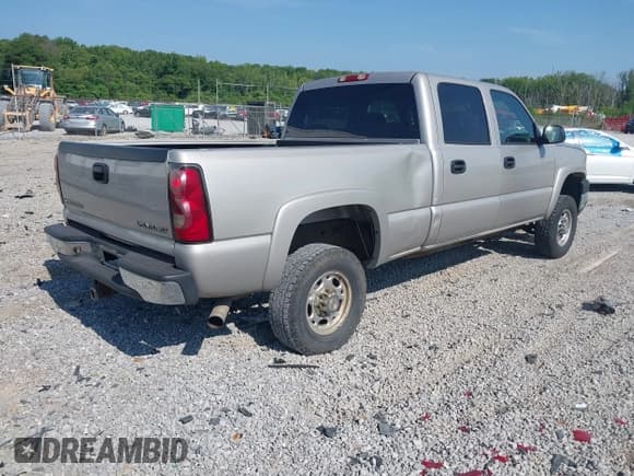 ✅ 2004 Chevrolet Silverado 2500HD LS • VIN: 1GCHC23U94F182997 • Лот: 42682053. Опубликован ранее на IAAI с пробегом 227 282 миль. Бесплатный доступ к архиву аукционных продаж из США и подробный отчёт об истории автомобиля на DreamBid. Изображение 4.
