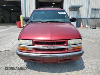 ✅ 2001 Chevrolet Blazer LT • VIN: 1GNDT13W812145587 • Lot: 60894995. Wystawiony na Copart z przebiegiem 217 292 mil. Bezpłatny archiwum sprzedaży aukcyjnych z USA i szczegółowy raport historii pojazdu na DreamBid. Zdjęcie 5.