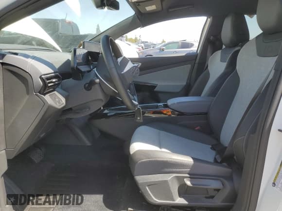 ✅ 2024 Volkswagen ID.4 Standard • VIN: 1V2BMPE81RC007733 • Лот: 57996185. Опубликован ранее на Copart с пробегом 5 393 миль. Бесплатный доступ к архиву аукционных продаж из США и подробный отчёт об истории автомобиля на DreamBid. Изображение 7.