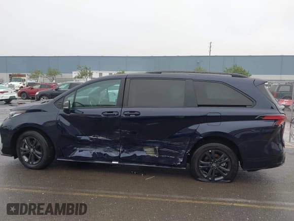 ✅ 2025 Toyota Sienna Woodland Edition • VIN: 5TDCSKFC0SS159623 • Lot: 43746699. Listed on IAAI with 13,787 mi. Free auction sales archive from the USA and detailed vehicle history report at DreamBid. Image 14.