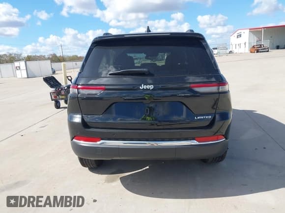 ✅ 2024 Jeep Grand Cherokee Limited • VIN: 1C4RJGBG3RC158318 • Лот: 43673377. Опубликован ранее на IAAI с пробегом 4 827 миль. Бесплатный доступ к архиву аукционных продаж из США и подробный отчёт об истории автомобиля на DreamBid. Изображение 16.