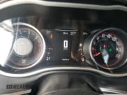 ✅ 2017 Dodge Challenger T/A 392 • VIN: 2C3CDZFJ4HH502379 • Lot: 74556524. Wystawiony na Copart z przebiegiem 108 298 mil. Bezpłatny archiwum sprzedaży aukcyjnych z USA i szczegółowy raport historii pojazdu na DreamBid. Zdjęcie 9.