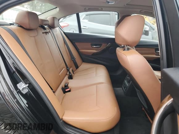 ✅ 2015 BMW 3 Series 328i xDrive • VIN: WBA3B5G5XFNS12127 • Лот: 89934235. Опубликован ранее на Copart с пробегом 63 088 миль. Бесплатный доступ к архиву аукционных продаж из США и подробный отчёт об истории автомобиля на DreamBid. Изображение 10.