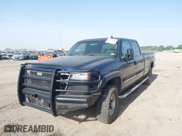 ✅ 2006 Chevrolet Silverado 2500HD LT1 • VIN: 1GCHK23U26F267735 • Lot: 42235416. Listed on IAAI with 256,224 mi. Free auction sales archive from the USA and detailed vehicle history report at DreamBid. Image 2.