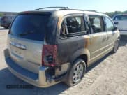 ✅ 2010 Chrysler Town & Country LX • VIN: 2A4RR2D1XAR450297 • Lot: 42807756. Wystawiony na IAAI z przebiegiem 221 110 mil. Bezpłatny archiwum sprzedaży aukcyjnych z USA i szczegółowy raport historii pojazdu na DreamBid. Zdjęcie 4.