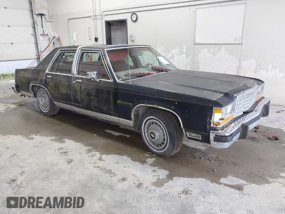 ✅ 1986 Ford Crown Victoria • VIN: 2FABP43F3GX116189 • Лот: 43109054. Опубликован ранее на IAAI с пробегом 48 955 миль. Бесплатный доступ к архиву аукционных продаж из США и подробный отчёт об истории автомобиля на DreamBid. Изображение 1.