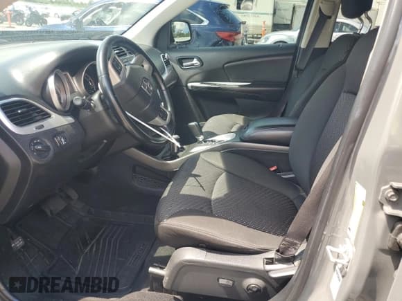 ✅ 2020 Dodge Journey SE Value • VIN: 3C4PDCABXLT273748 • Lot: 70201325. Wystawiony na Copart z przebiegiem Nie podano. Bezpłatny archiwum sprzedaży aukcyjnych z USA i szczegółowy raport historii pojazdu na DreamBid. Zdjęcie 7.