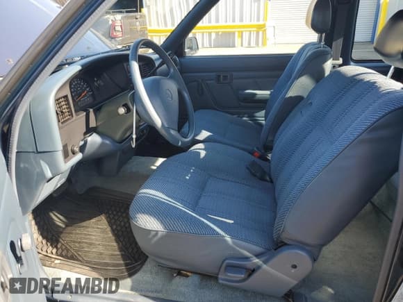 ✅ 1994 Toyota Pickup • VIN: JT4VN93D6R5041047 • Lot: 81757575. Wystawiony na Copart z przebiegiem 81 153 mil. Bezpłatny archiwum sprzedaży aukcyjnych z USA i szczegółowy raport historii pojazdu na DreamBid. Zdjęcie 7.