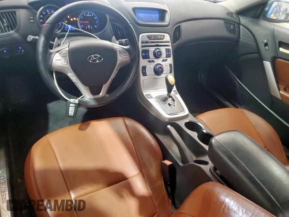 ✅ 2010 Hyundai Genesis Coupe • VIN: KMHHU6KH4AU010226 • Lot: 67745725. Wystawiony na Copart z przebiegiem 129 469 mil. Bezpłatny archiwum sprzedaży aukcyjnych z USA i szczegółowy raport historii pojazdu na DreamBid. Zdjęcie 8.