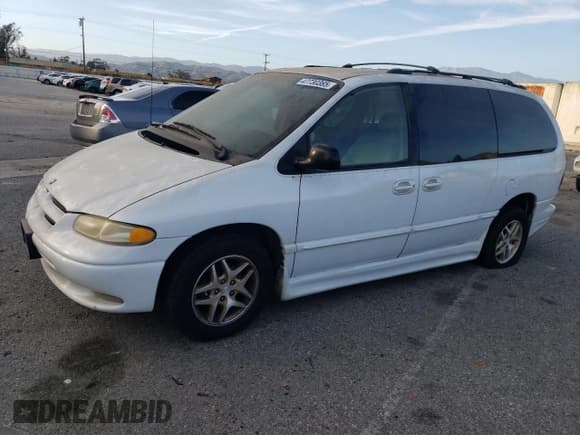 ✅ 1998 Dodge Caravan LE • VIN: 1B4GP54L1WB720025 • Lot: 47730365. Listed on Copart with 88,231 mi. Free auction sales archive from the USA and detailed vehicle history report at DreamBid. Image 1.