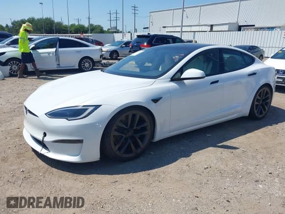✅ 2022 Tesla Model S • VIN: 5YJSA1E54NF488913 • Lot: 43126568. Wystawiony na IAAI z przebiegiem 11 716 mil. Bezpłatny archiwum sprzedaży aukcyjnych z USA i szczegółowy raport historii pojazdu na DreamBid. Zdjęcie 20.