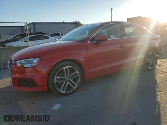 ✅ 2018 Audi A3 Premium Plus • VIN: WAUGUGFF5J1077950 • Лот: 82413384. Опубликован ранее на Copart с пробегом 43 010 миль. Бесплатный доступ к архиву аукционных продаж из США и подробный отчёт об истории автомобиля на DreamBid. Изображение 1.