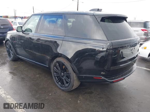 ✅ 2025 Land Rover Range Rover SE • VIN: SALKP9E90SA258525 • Lot: 41782402. Listed on IAAI with 5,960 mi. Free auction sales archive from the USA and detailed vehicle history report at DreamBid. Image 3.