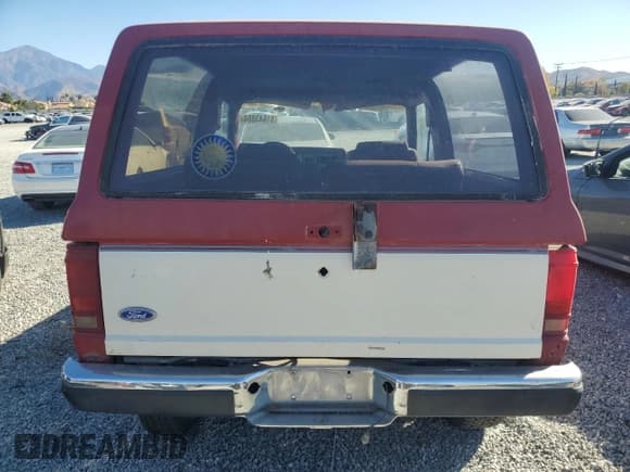✅ 1988 Ford Bronco • VIN: 1FMCU12T0JUD60132 • Lot: 81643864. Listed on Copart with 9,594 mi. Free auction sales archive from the USA and detailed vehicle history report at DreamBid. Image 6.