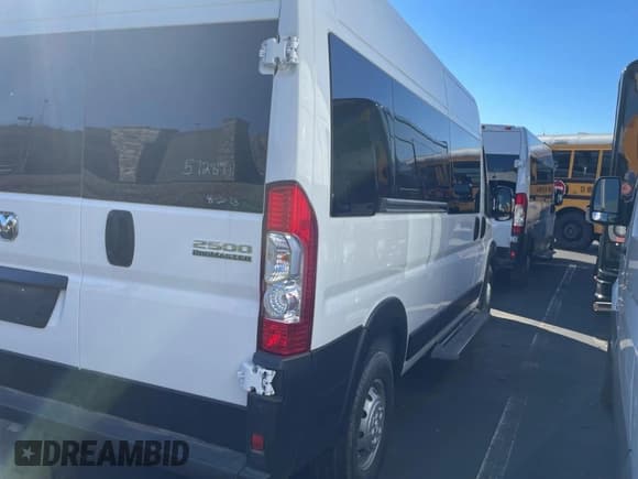 ✅ 2023 Ram ProMaster Window Van • VIN: 3C6LRVPG3PE572871 • Лот: 88302765. Опубликован ранее на Copart с пробегом 500 миль. Бесплатный доступ к архиву аукционных продаж из США и подробный отчёт об истории автомобиля на DreamBid. Изображение 4.