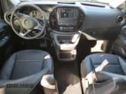 ✅ 2021 Mercedes-Benz Metris • VIN: W1WV0FEY6M3863398 • Lot: 74776644. Wystawiony na Copart z przebiegiem 62 950 mil. Bezpłatny archiwum sprzedaży aukcyjnych z USA i szczegółowy raport historii pojazdu na DreamBid. Zdjęcie 8.