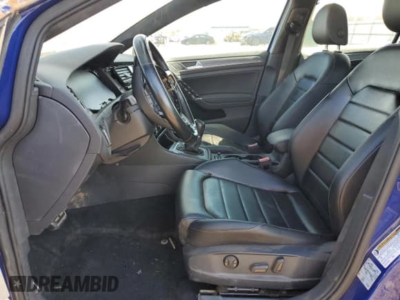 ✅ 2019 Volkswagen Golf R • VIN: WVWVA7AU5KW209764 • Lot: 48469115. Wystawiony na Copart z przebiegiem Nie podano. Bezpłatny archiwum sprzedaży aukcyjnych z USA i szczegółowy raport historii pojazdu na DreamBid. Zdjęcie 7.