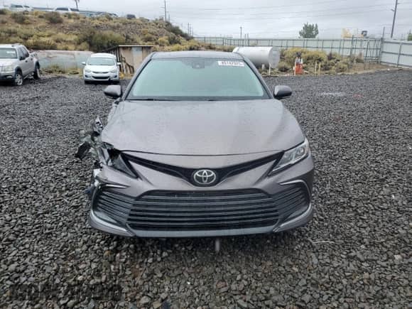 2021 Toyota Camry LE z VIN 4T1C11BK5MU037859, wystawiony jako Copart lot #85142925 z przebiegiem 44 771 mil mil oraz Szkoda całkowita • Salvage title. Historia ofert i sprzedaży dostępna na DreamBid. Obrazek 5.