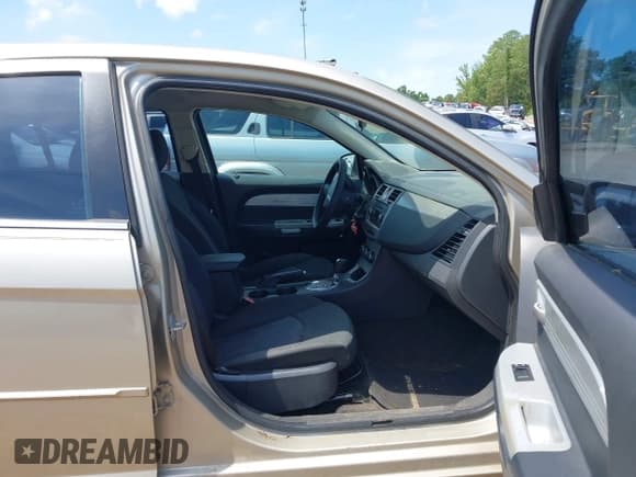 ✅ 2009 Chrysler Sebring LX • VIN: 1C3LC46B39N527510 • Лот: 42515259. Опубликован ранее на IAAI с пробегом 246 403 миль. Бесплатный доступ к архиву аукционных продаж из США и подробный отчёт об истории автомобиля на DreamBid. Изображение 5.