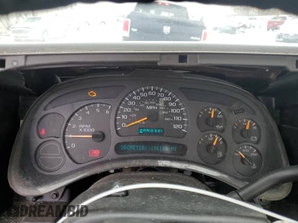 2004 Chevrolet Silverado 1500 LS z VIN 1GCEC14T14E188690, wystawiony jako Copart lot #42616285 z przebiegiem 186 116 mil mil oraz Czysty tytuł • Clean title. Historia ofert i sprzedaży dostępna na DreamBid. Obrazek 9.