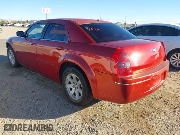 ✅ 2007 Chrysler 300 Touring • VIN: 2C3KA53G07H835327 • Lot: 43788233. Wystawiony na IAAI z przebiegiem 206 639 mil. Bezpłatny archiwum sprzedaży aukcyjnych z USA i szczegółowy raport historii pojazdu na DreamBid. Zdjęcie 3.