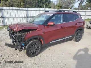 ✅ 2023 Kia Seltos Nightfall • VIN: KNDEUCA25P7348891 • Лот: 82148965. Опубликован ранее на Copart с пробегом 28 856 миль. Бесплатный доступ к архиву аукционных продаж из США и подробный отчёт об истории автомобиля на DreamBid. Изображение 1.