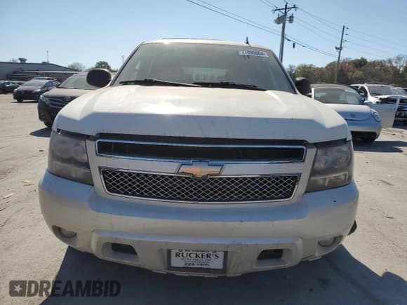 ✅ 2009 Chevrolet Suburban LTZ • VIN: 1GNFC36J59R220706 • Lot: 77899604. Wystawiony na Copart z przebiegiem 173 523 mil. Bezpłatny archiwum sprzedaży aukcyjnych z USA i szczegółowy raport historii pojazdu na DreamBid. Zdjęcie 5.
