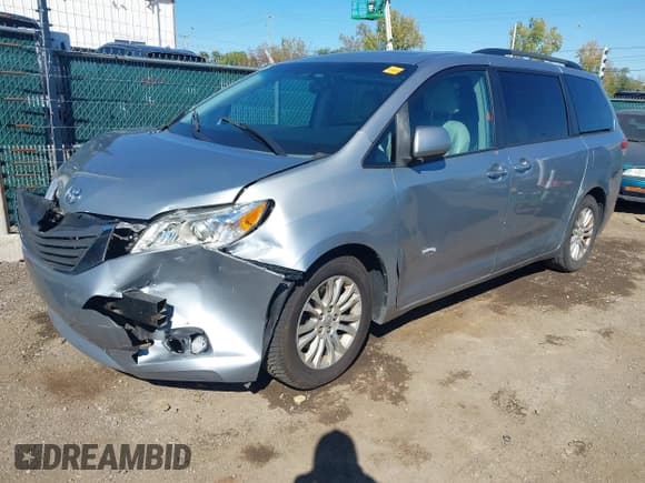 ✅ 2011 Toyota Sienna XLE AAS • VIN: 5TDYK3DC7BS166678 • Lot: 43459852. Listed on IAAI with Not provided. Free auction sales archive from the USA and detailed vehicle history report at DreamBid. Image 17.