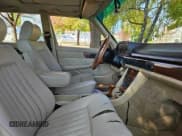 ✅ 1988 Mercedes-Benz 560 • VIN: WDBCA39D0JA410101 • Lot: 78961194. Wystawiony na Copart z przebiegiem 247 459 mil. Bezpłatny archiwum sprzedaży aukcyjnych z USA i szczegółowy raport historii pojazdu na DreamBid. Zdjęcie 5.