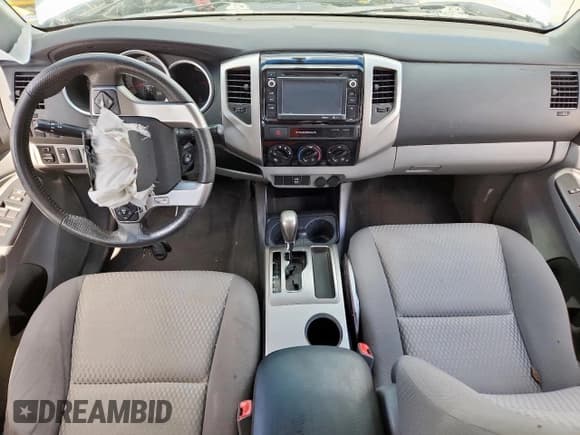 ✅ 2015 Toyota Tacoma PreRunner • VIN: 5TFJU4GN6FX086609 • Lot: 85283985. Wystawiony na Copart z przebiegiem 96 052 mil. Bezpłatny archiwum sprzedaży aukcyjnych z USA i szczegółowy raport historii pojazdu na DreamBid. Zdjęcie 8.