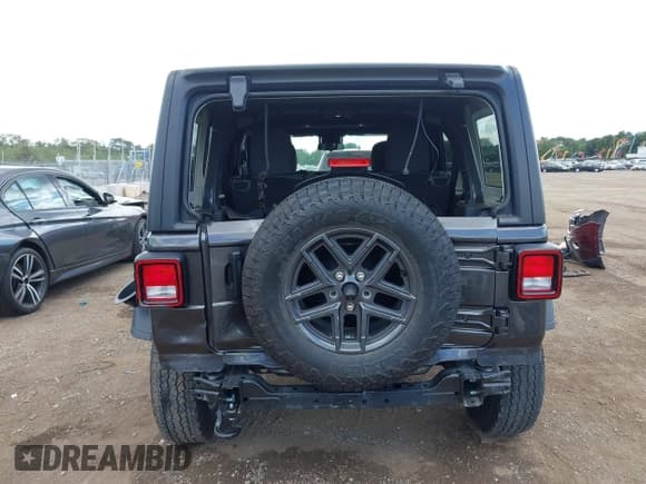 ✅ 2024 Jeep Wrangler Sport S • VIN: 1C4PJXDN1RW123245 • Лот: 43004987. Опубликован ранее на IAAI с пробегом 18 144 миль. Бесплатный доступ к архиву аукционных продаж из США и подробный отчёт об истории автомобиля на DreamBid. Изображение 17.