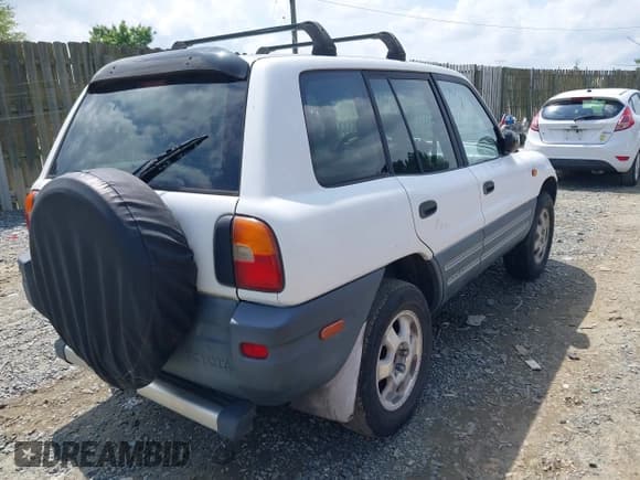 ✅ 1997 Toyota RAV4 • VIN: JT3HP10V2V7037117 • Lot: 42455431. Listed on IAAI with 430,346 mi. Free auction sales archive from the USA and detailed vehicle history report at DreamBid. Image 4.